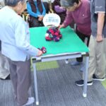 体操やリハビリやボールゲーム等で身体機能強化を図っています。