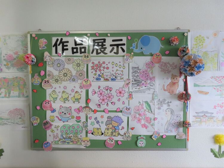 塗り絵作品は桜や花見の風景などで作成しました。