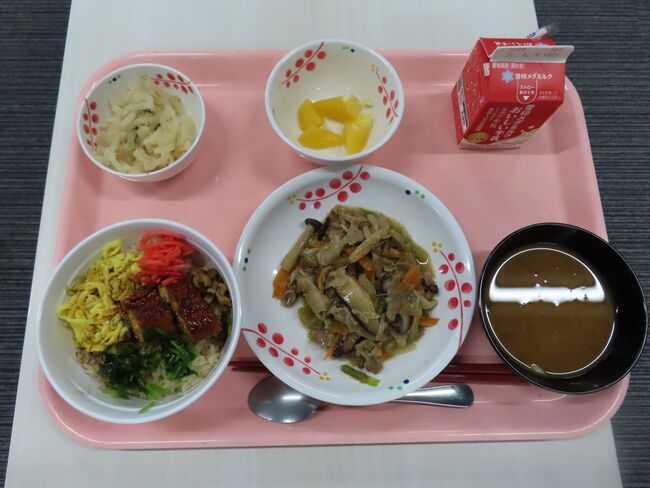 ある日の昼食。「うなぎ」を食べました。